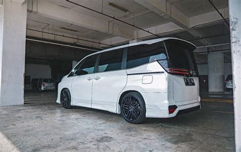 Toyota Voxy Tampil Eksklusif Pakai Body Kit Gr Trd Segini Harganya