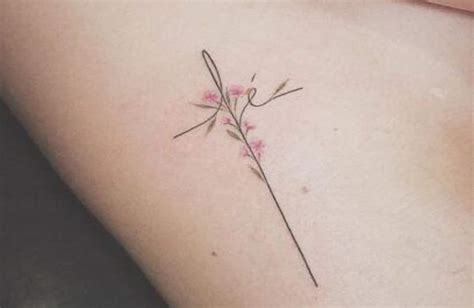 Ideas De Tatuajes De Cruces Con Flores Para Mujer