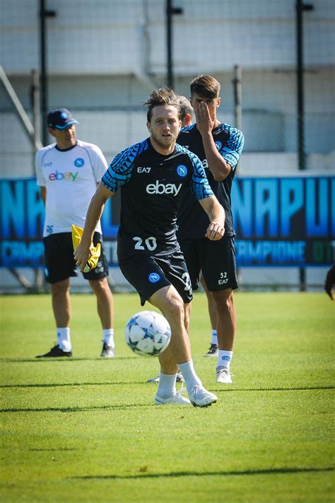 Osimhen Kvaratskhelia Palleggi E Sorrisi Prima Di Napoli Real Madrid