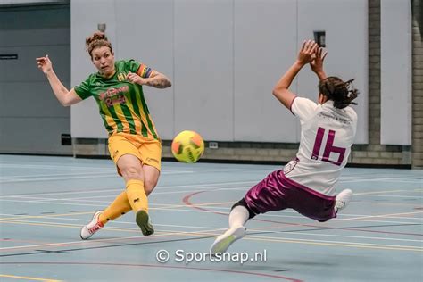 Zaalvoetbal Inefficiënt zvv Den Haag Vrouwen treft paal lat en