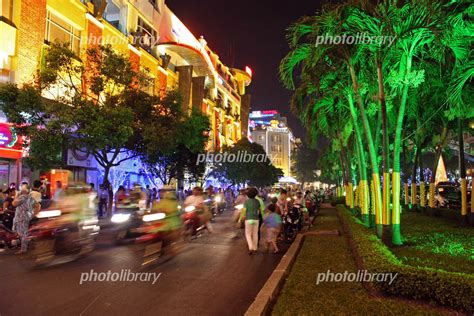 ベトナム ホーチミン市の早朝の通勤風景 写真素材 [ 1471128 ] フォトライブラリー Photolibrary