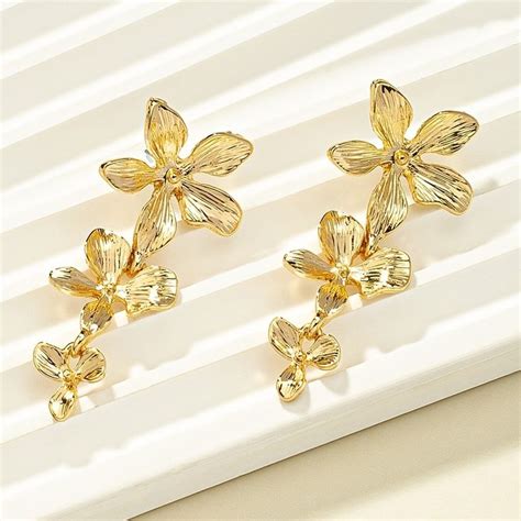 Golden Exquisite Flower Design Long Dangle Earrings Simple Elegant