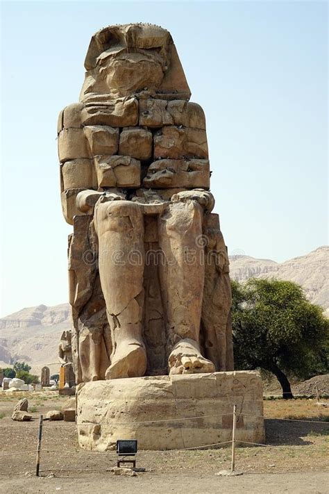 Statues De Colosses De Memnon Du Pharaon Amenhotep III Louxor Egypte