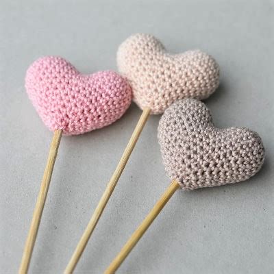 How to put an amigurumi heart on a stick | craft tutorial | lilleliis