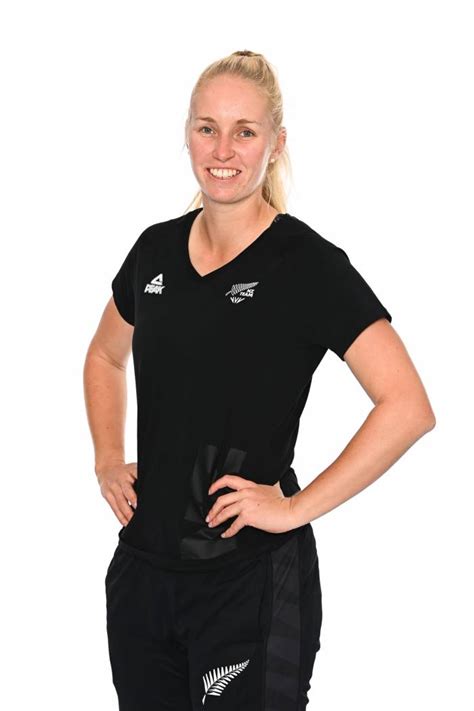 Hannah Rowe At Birmingham 2022 New Zealand Olympic Team