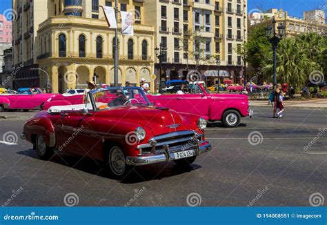 Coches Americanos Clásicos Vintage Foto editorial Imagen de cromo