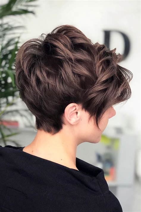 Cool Short Hairstyles For Women To Try This Summer