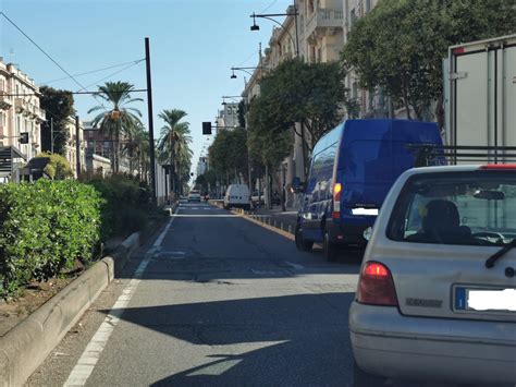 Messina Cordoli Sul Viale San Martino C Chi Parcheggia Lo Stesso