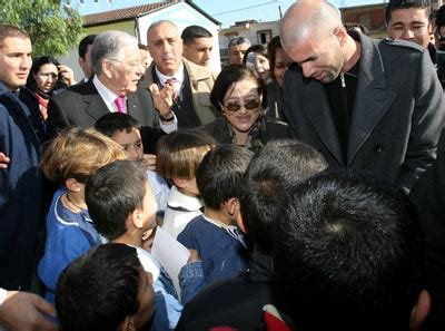 Hero's welcome for footie ace 'Zizou' in ancestral home | HELLO!