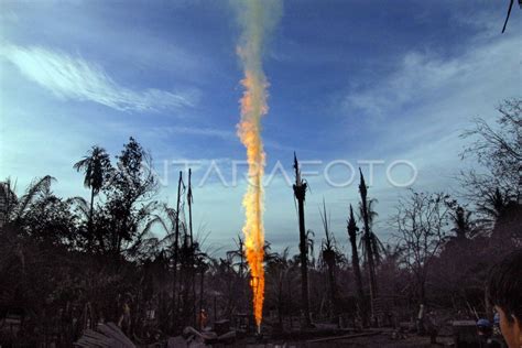 PENANGANAN LEDAKAN SUMUR MINYAK ILEGAL ANTARA Foto