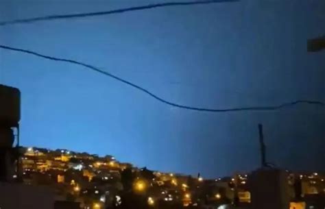 Deprem sırasında gökyüzünde görülen ışıkların sebebi ne Deprem