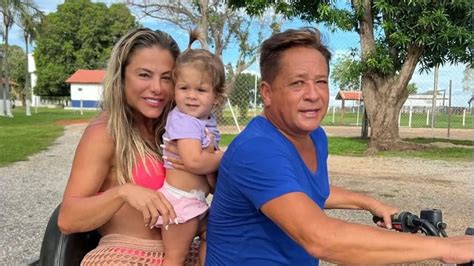 Leonardo surge junto Maria Flor e semelhança a neta surpreende