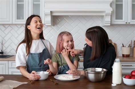 Les Femmes Passent Du Temps Avec Leur Fille Photo Gratuite