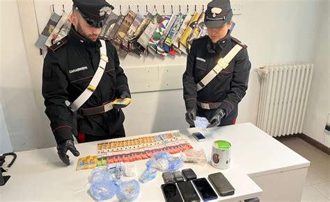 Spaccio Di Droga In Casa Tre Arresti A Induno Olona