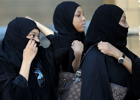 En Arabie Saoudite Les Femmes Bient T Dispens Es De Leur Longue Robe