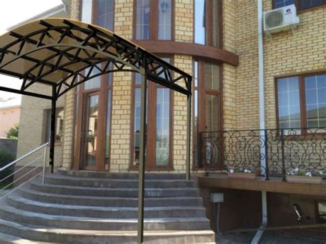 Кованые козырьки над крыльцом