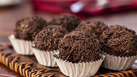 Receta de Brigadeiros de chocolate dulces típicos de Brasil Hogarmania