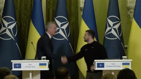 Video Nato Chef demonstriert in Kiew Solidarität mit Ukraine STERN de