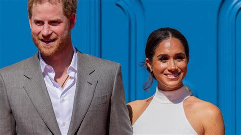 Prinz Harry Und Herzogin Meghan Haben Einladung F R Kr Nung Von K Nig