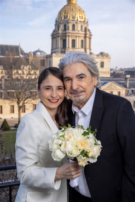 Photo Mariage de Serge Lama et Luana Santonino à la mairie du 7ème