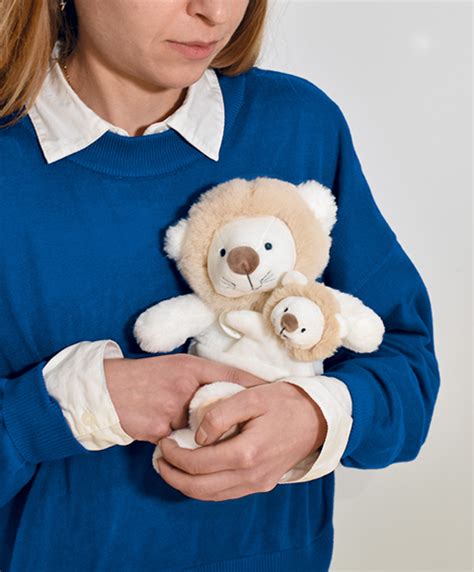 Peluche lion avec Bébé Unicef Doudou et Compagnie