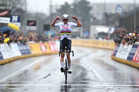 E Saxo Classic Van Der Poel Arrivo In Parata Ciclismoblog It