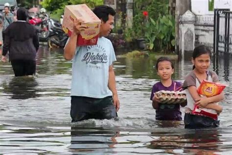 Banjir Sintang Bukti Carut Marut Pengelolaan Lingkungan Mitigasi Dan