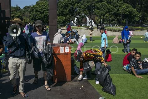 Aksi Peduli Lingkungan Bandung Antara Foto