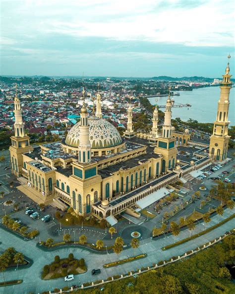 Keindahan Arsitektur Masjid Islamic Center Di Samarinda