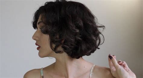Cabelo No Queixo Feminino - Cabelo no queixo ondulado | Short bob ondulado, Cabelo ondulado curto ...
