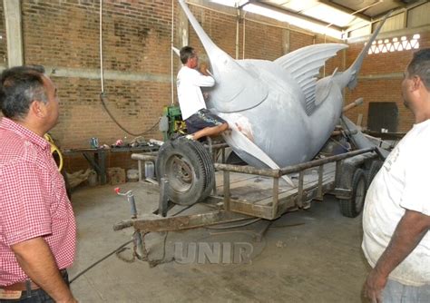 Escultura emblemática de Barra de Navidad cumple 12 años Radio Costa