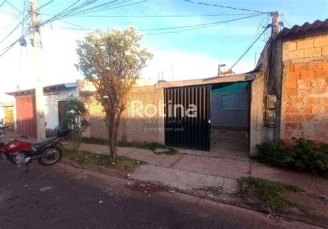 Casas para alugar na Rua Julia Mendes Ferreira em Uberlândia Chaves