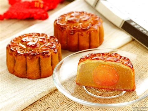 Saigon Mid Autumn Fest Be Completed With Moon Cakes