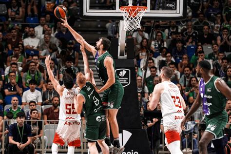 El Unicaja Remonta A BAXI Manresa Y Da El Primer Paso Hacia Las Semifinales