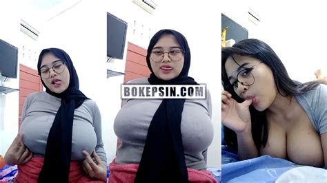 Bokep Indo Acha Hijab Toket Gede Cantik Kacamata SANGETUBE