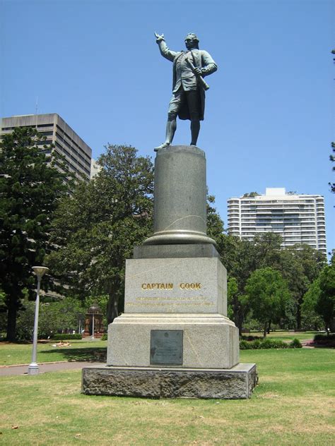 Sydney - City and Suburbs: Hyde Park, statue, Captain Cook