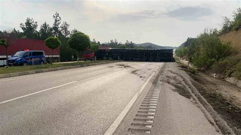 Tokat Ta Un Y Kl T R Devrildi Yol Trafi E Kapand Haberler