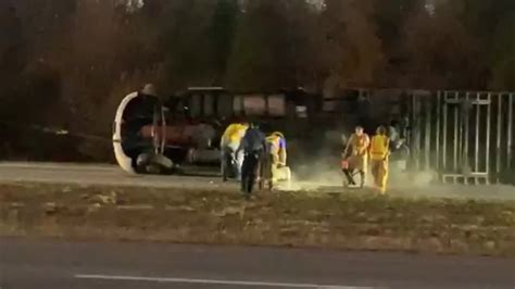 Live Overturned Tractor Trailer Blocks Wb I 44 Near Sarcoxie Youtube