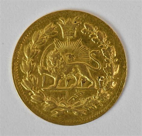 Lot 1611 - A small Persian/Iranian gold coin with a