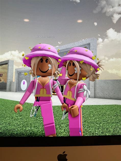 Preppy Pfp📮⚡️💓 Give Creds If Use Roblox Pictures Roblox Roblox Roblox