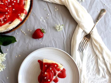 Cheesecake Aux Fraises Et Fleurs De Sureau Recette Par My Nomad Cuisine