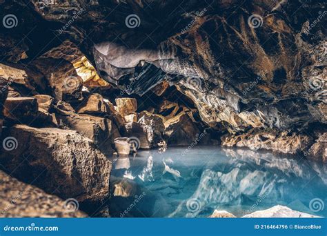 Grjotagja Cueva Aguas Termales Islandia Foto De Archivo Imagen De