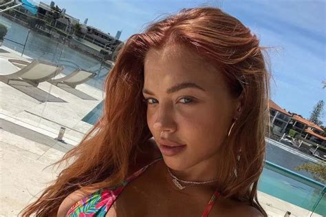 Model Tammy Hembrow Amazes Fans As She Slips Into Bikini To Flaunt Ripped Body Daily Star