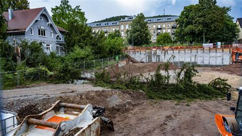 Unwetter In Nagold Umst Rzender Baum Trifft Gro Baustelle Nagold