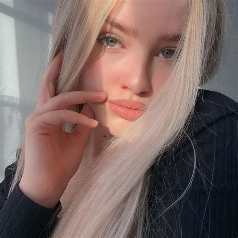 Pin By Wiercioszekdominika On Stylowe Paznokcie Pretty Blonde Girls Pretty White Girls