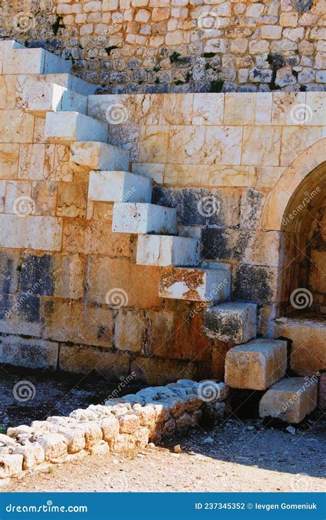 Antichi Gradini Di Marmo Nel Muro Di Marmo Dell Antica Fortezza Di