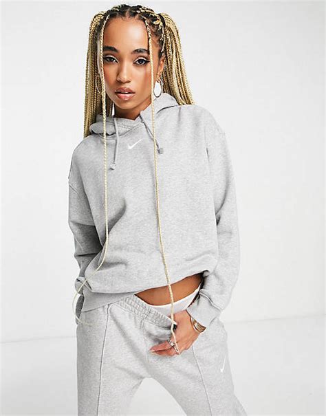 Nike Oversize Trainingsanzug Mit Kleinem Swoosh Motiv In Grau Asos