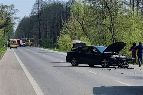 Nieporęt Zderzenie samochodu osobowego z motocyklem na DW 631 Jedna