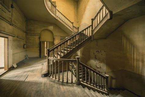 Лестница в 2025 г | Античный декор, Обои, Винтажные обои