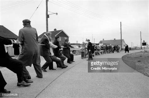 Tug Of War Photos And Premium High Res Pictures Getty Images